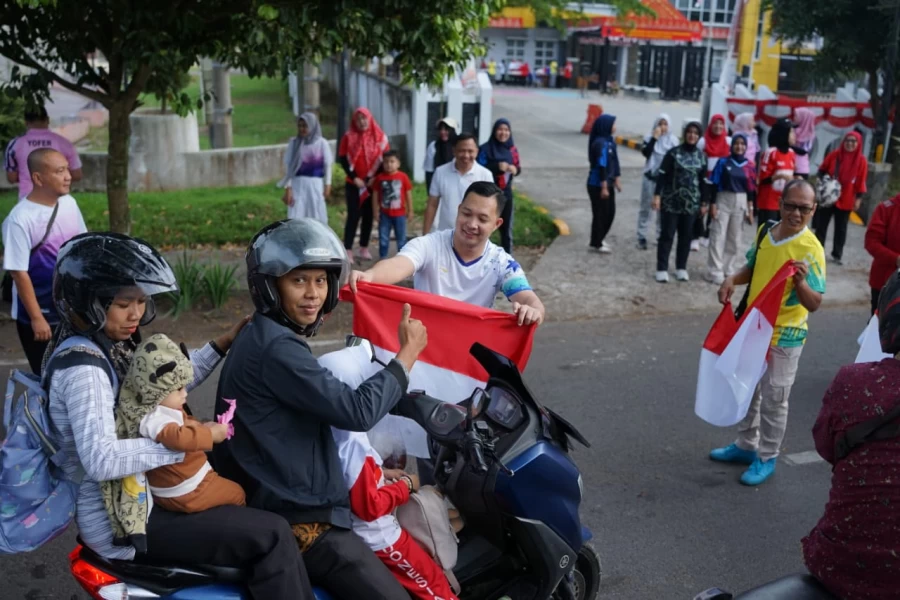 Pembagian Bendera Merah Putih Agustus 2025